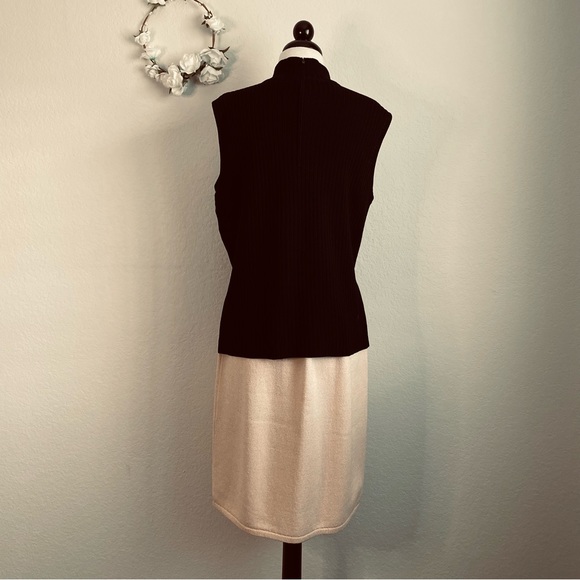 St. John Collection Basics by Marie Gray Mock Neck Knit Sleeveless Blouse - Picture 6 of 11